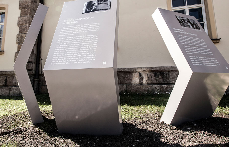Three plaques in front of the city library of Bad Tölz.